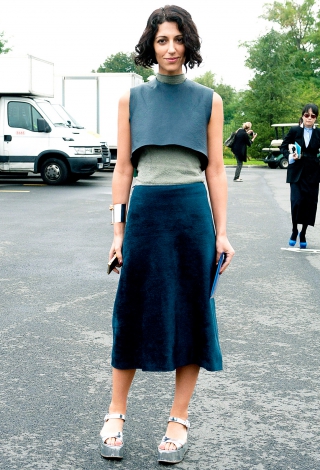 crop top sur débardeur