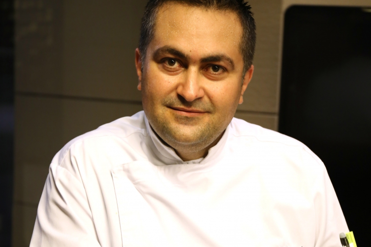 Othmane Dahraoui, Premier chef Algérien à la tête des cuisines du Meridien d'Oran