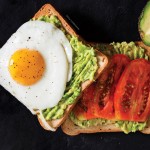 toast avocat, tomate et œuf